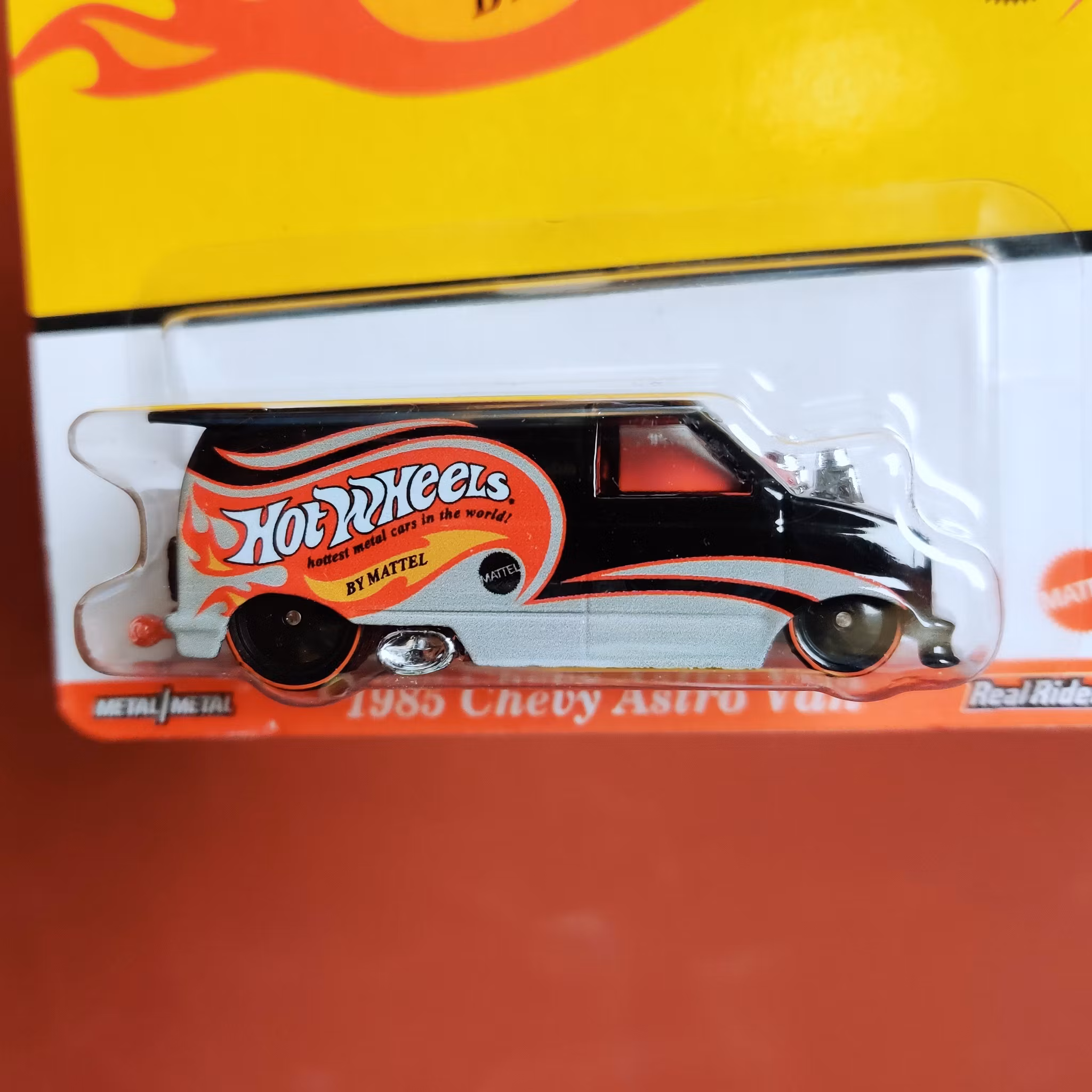 Skala 1/64 Hot Wheels PREMIUM - Chevy Astro Van 85'