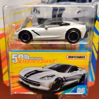 Skala 1/64 Matchbox Superfast 50th year Anniversary - 16' Corvette Stingray