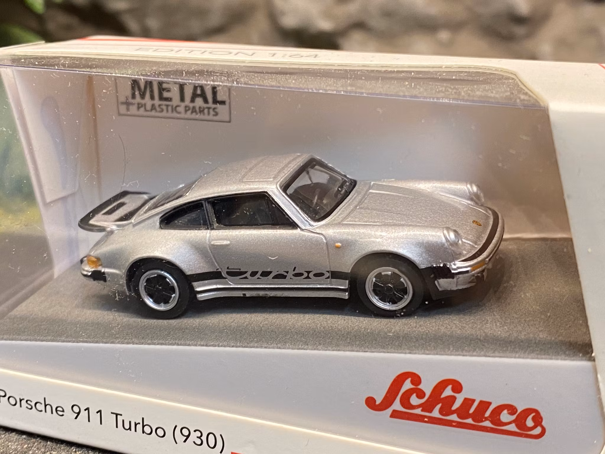 Skala 1/64 Porsche 911 Turbo (930), Silver, från Schuco