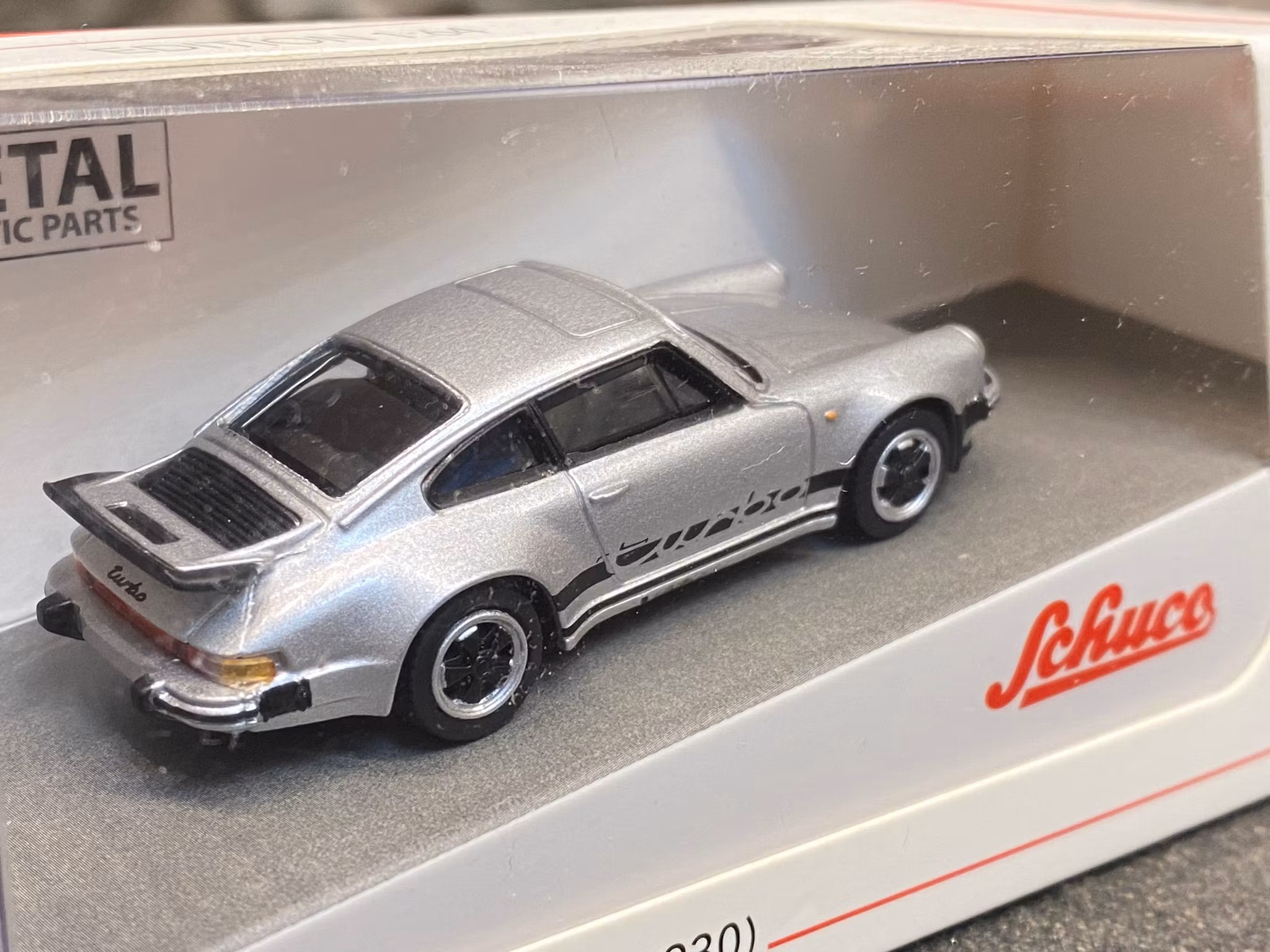 Skala 1/64 Porsche 911 Turbo (930), Silver, från Schuco