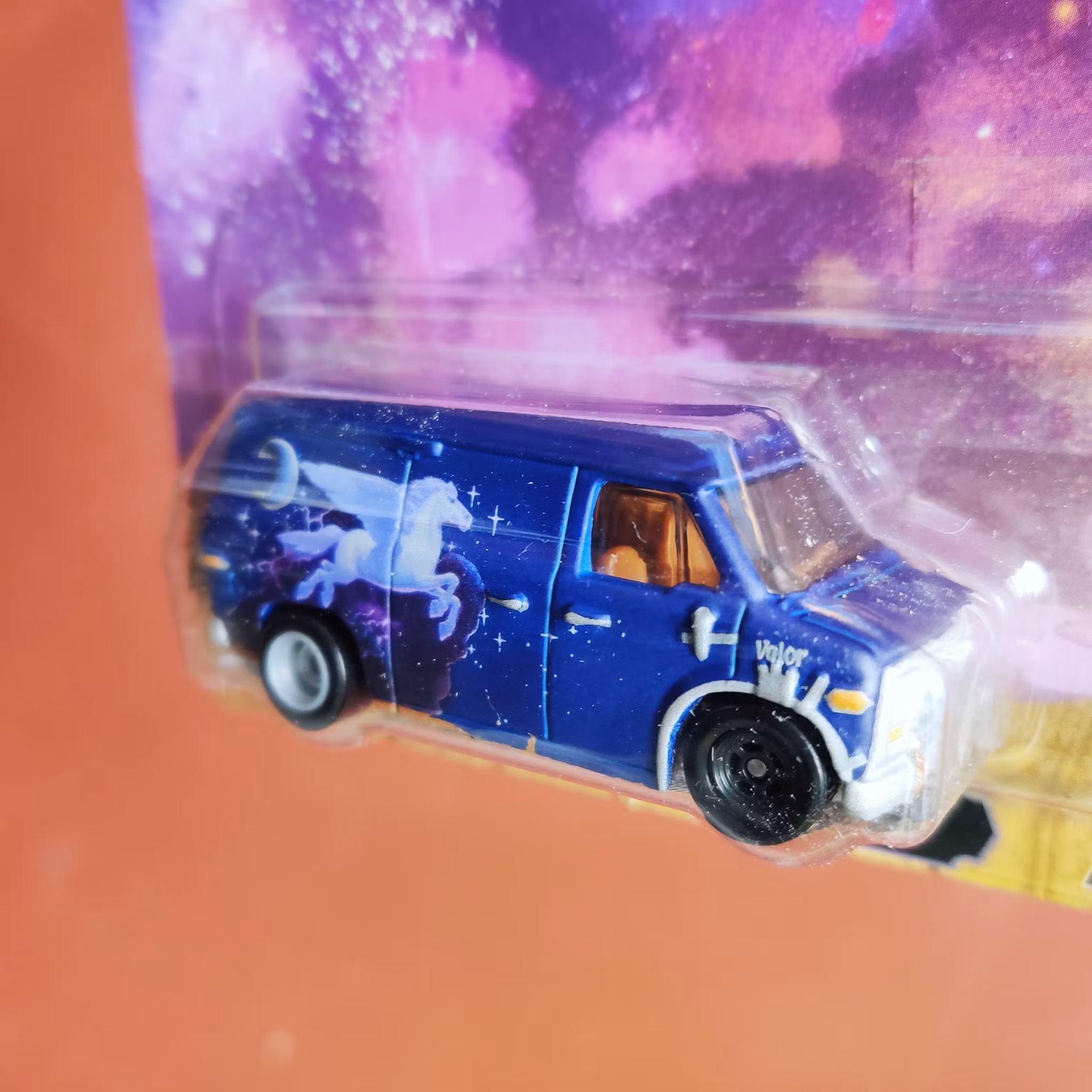 Skala 1/64 Hot Wheels Premium, GUINEVERE Disney-Pixar Onward - Framåt