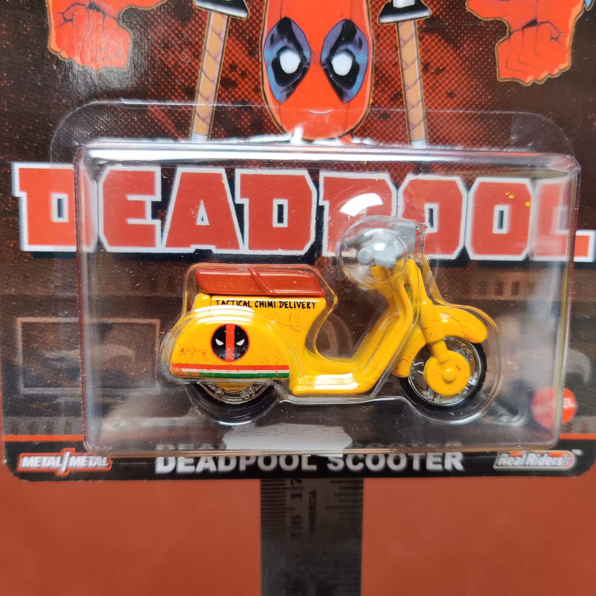 Skala 1/64 Hot Wheels Premium, DEADPOOL SCOOTER, MARVEL