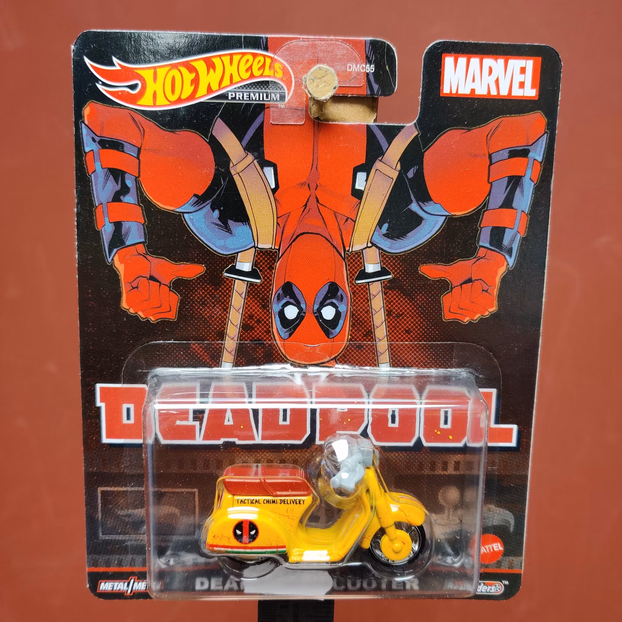 Skala 1/64 Hot Wheels Premium, DEADPOOL SCOOTER, MARVEL