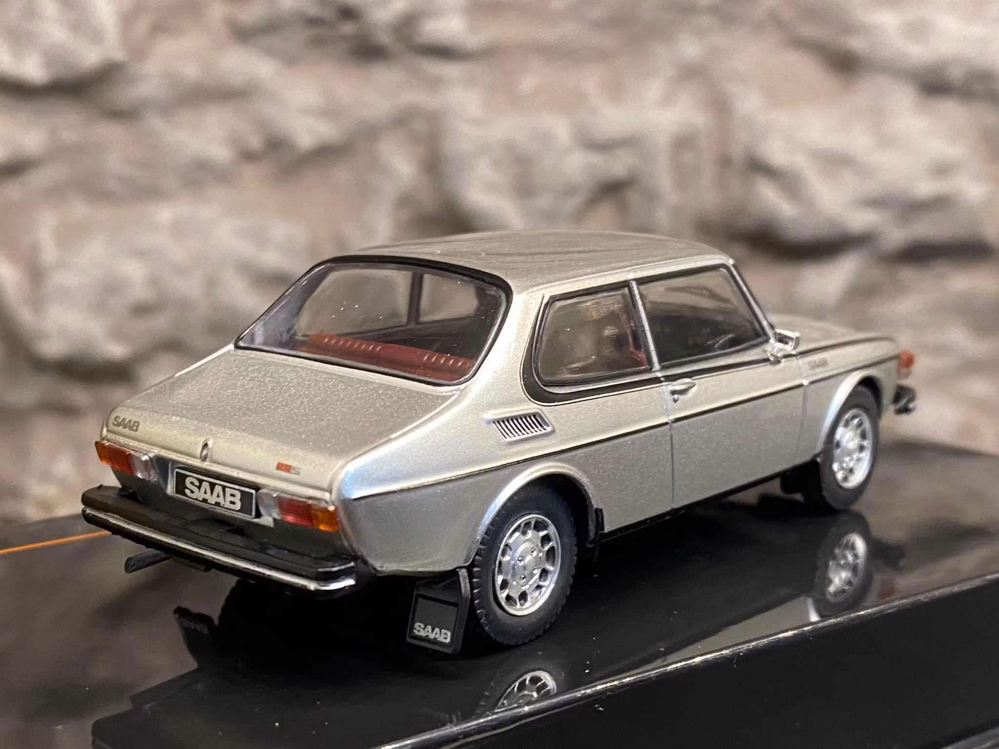 Skala 1/43 -SAAB 99 EMS -1972 Silver fr IXO-models