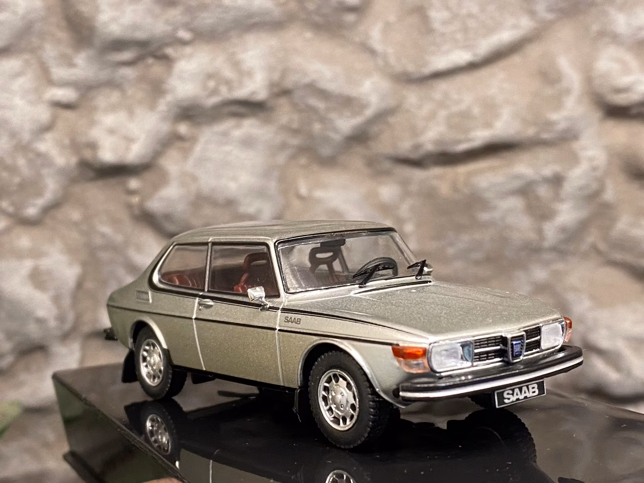 Skala 1/43 -SAAB 99 EMS -1972 Silver fr IXO-models