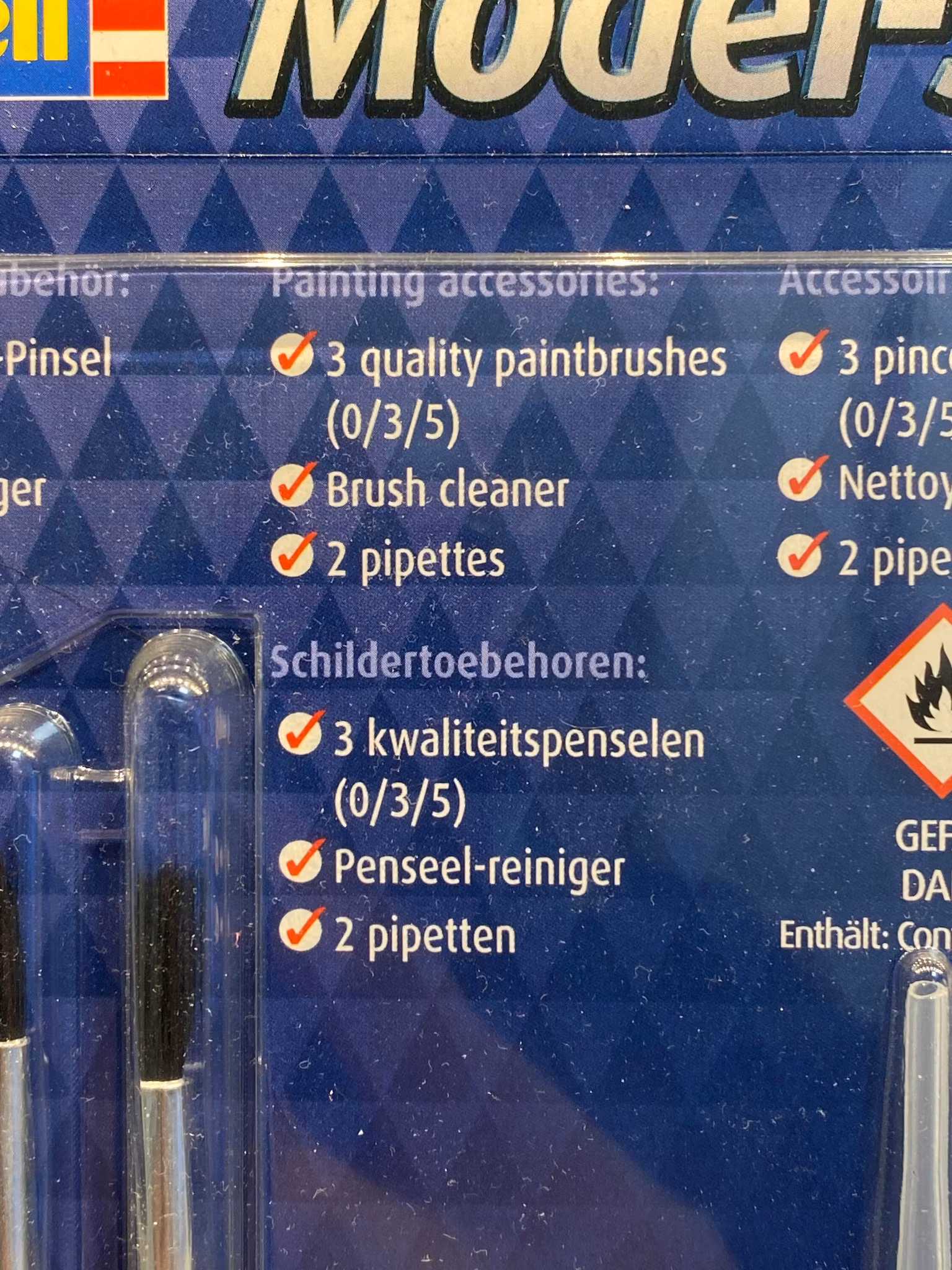 Model-set PLUS fr Revell: 3 penslar i olika storlekar, 2 pipetter, 1 färgrengöring.