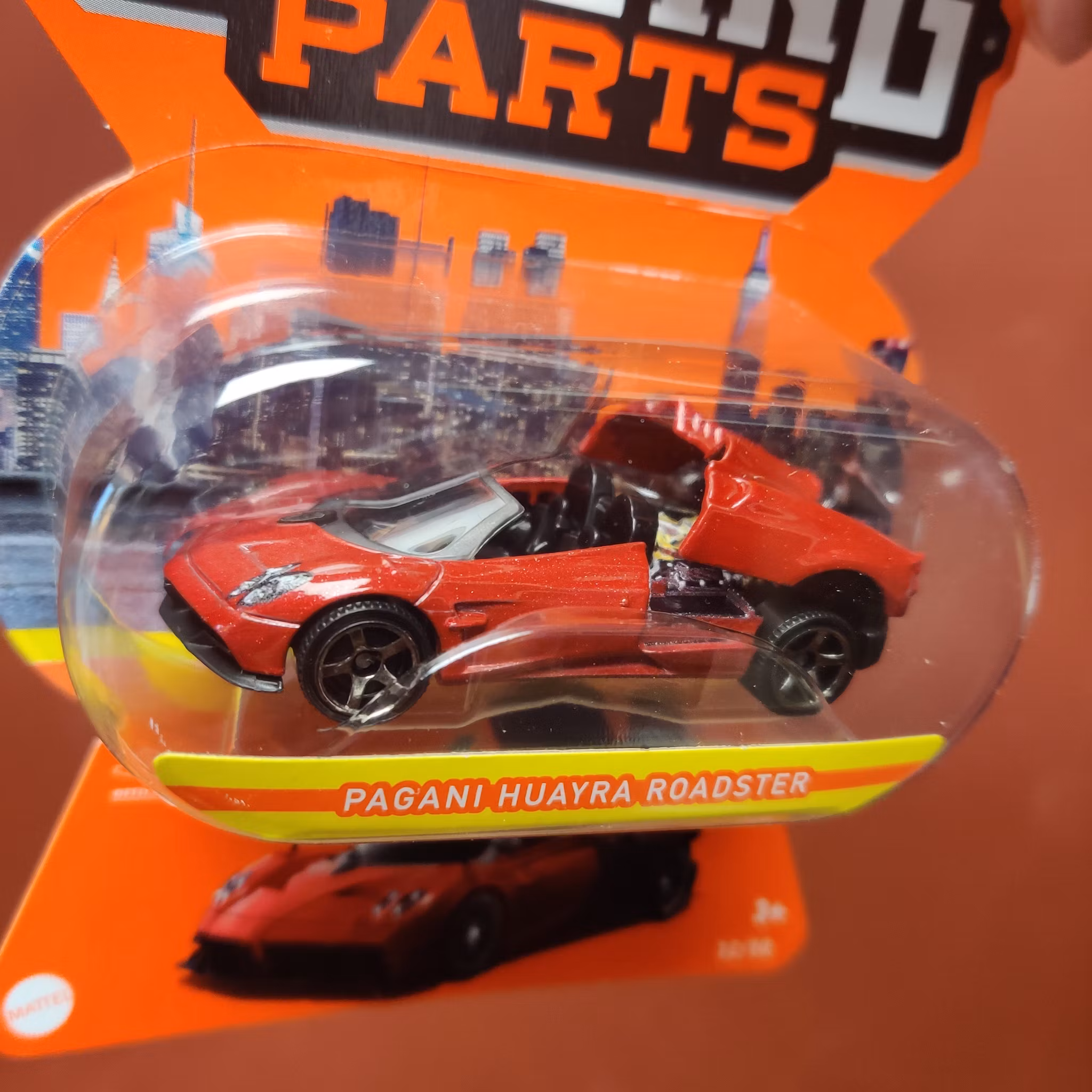 Skala 1/64 Matchbox "Moving parts" - Pagani Huayra Roadster