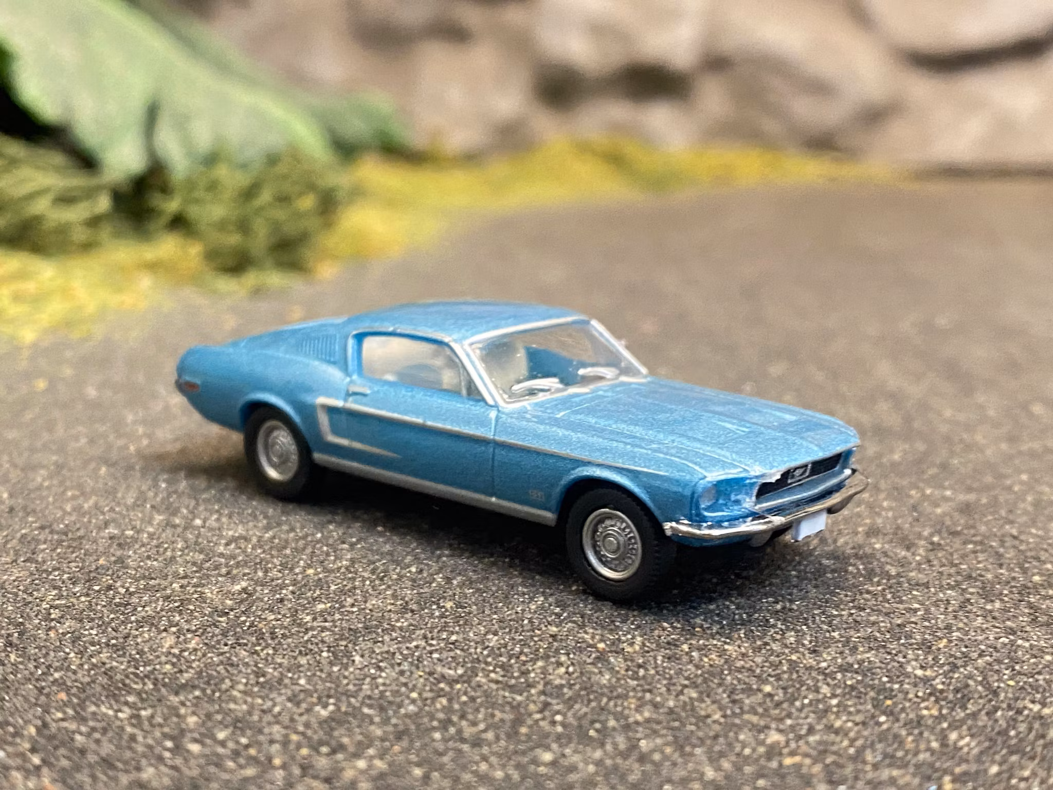 Skala 1/87 - Ford Mustang Fastback, Ljusblå metallic fr Brekina