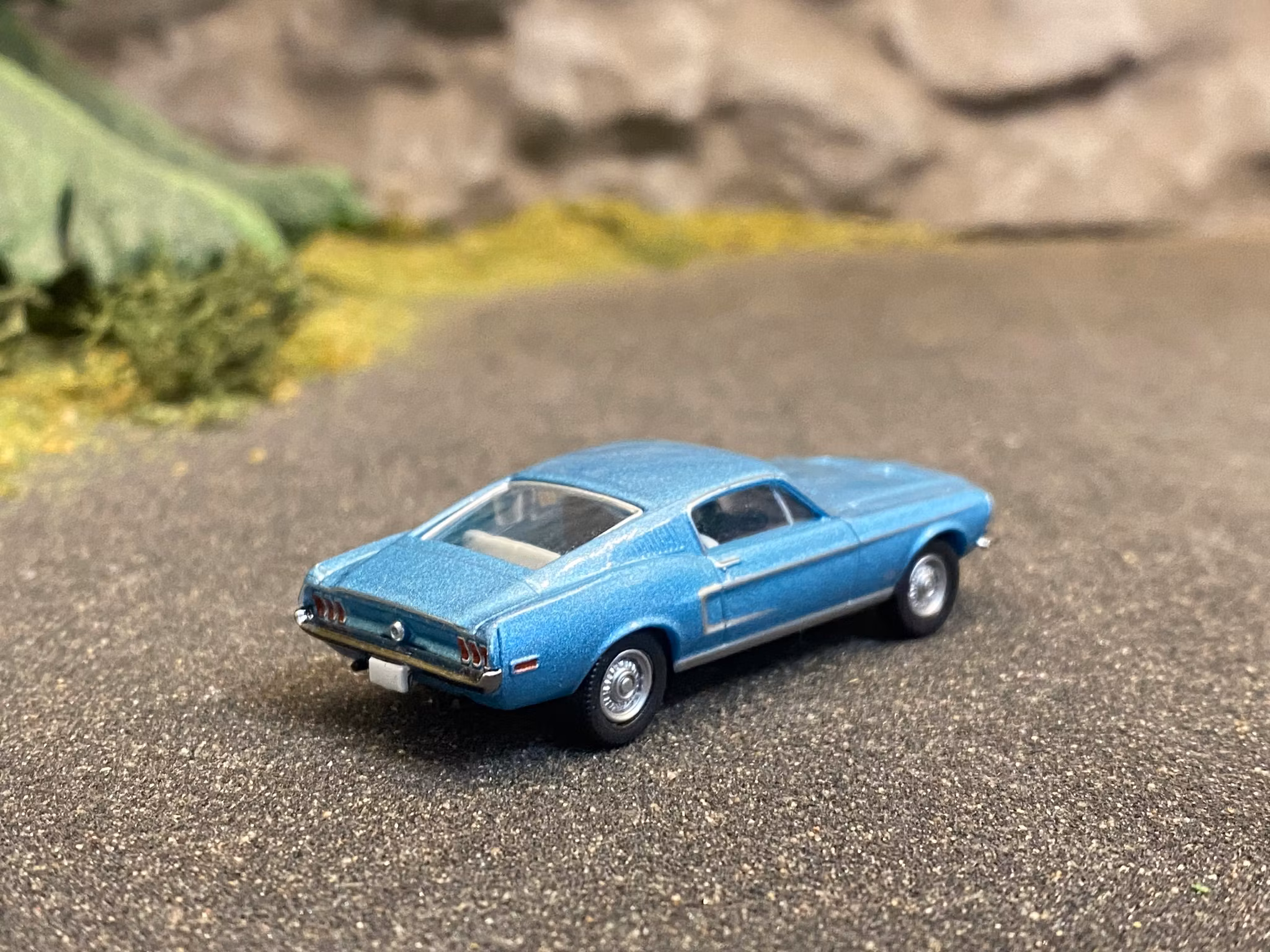 Skala 1/87 - Ford Mustang Fastback, Ljusblå metallic fr Brekina