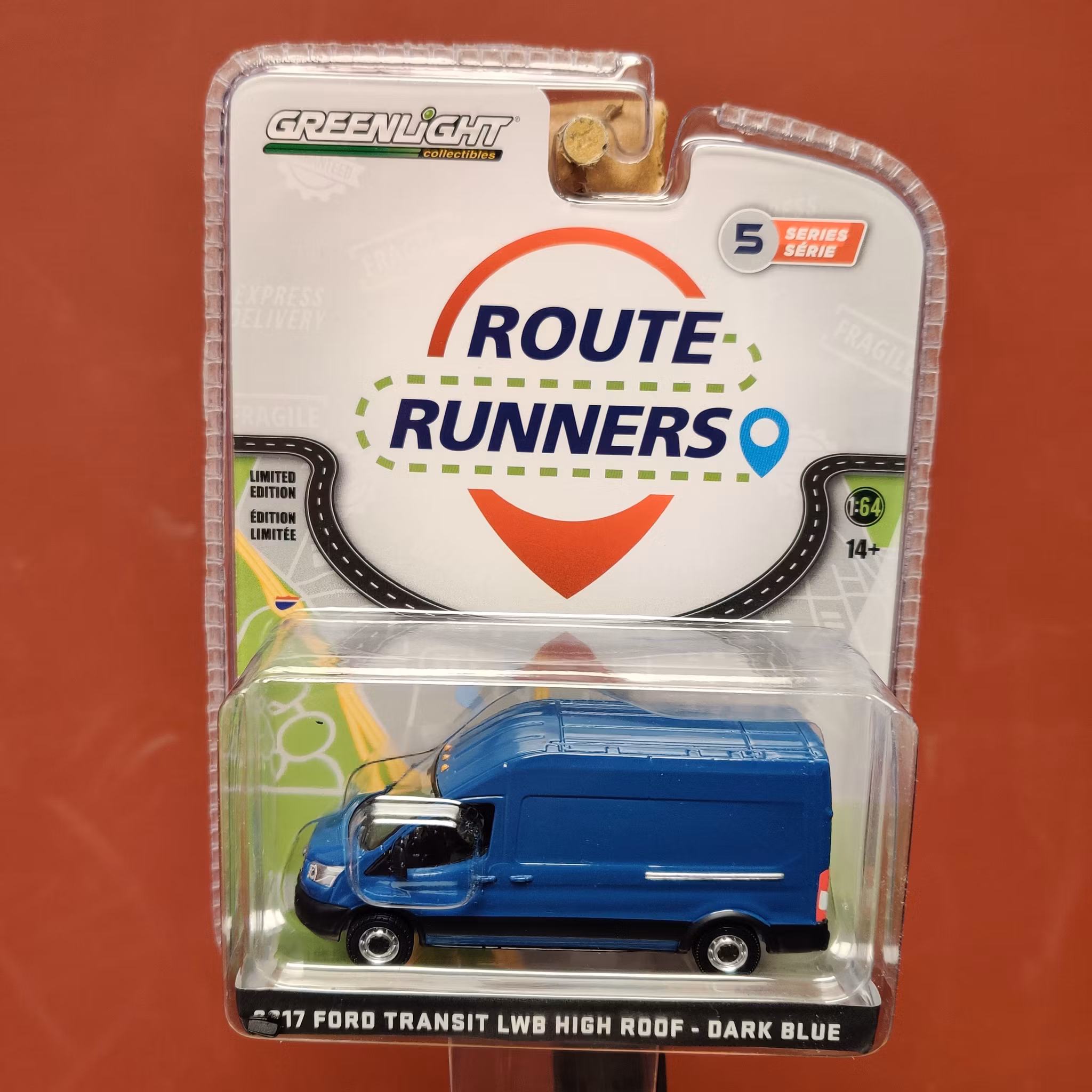 Skala 1/64 "Route Runners" - 2017 Ford Transit LWB High Roof, mörkblå fr Greenlight