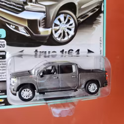 Skala 1/64 Chevy Silverado LTZ Z71 2019' fr AUTO WORLD Lim. Ed. Rel. 5 Ver A