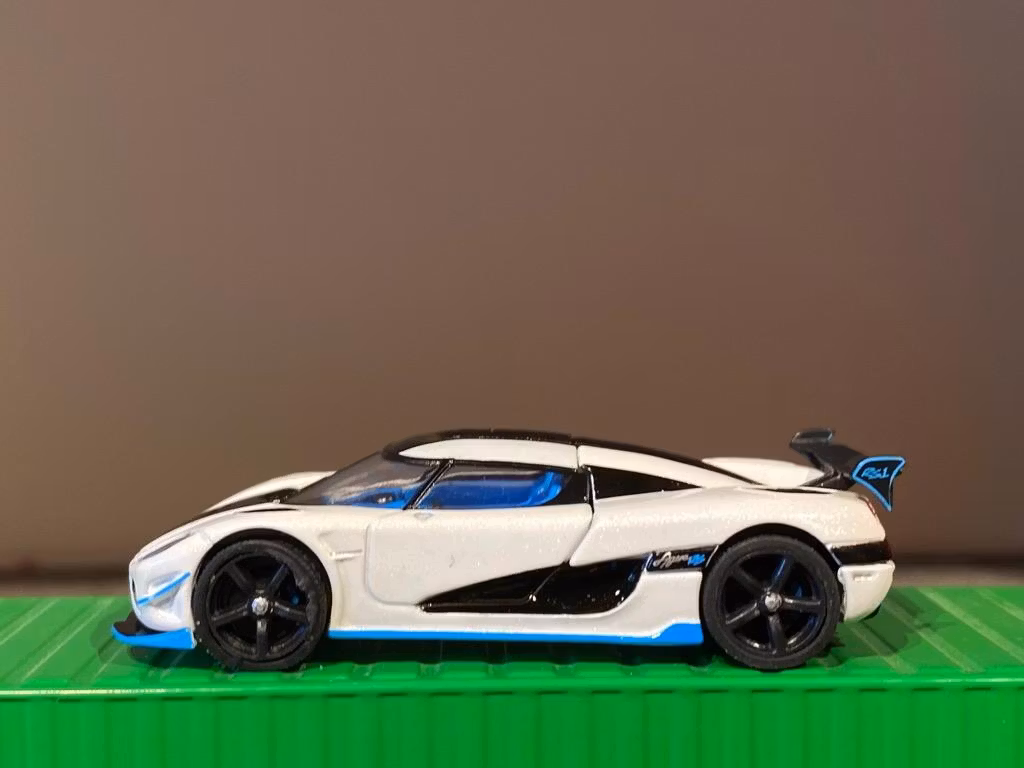 Skala 1/64 Exklusiv KOENIGSEGG AGERA RS, Vit från TARMAC works