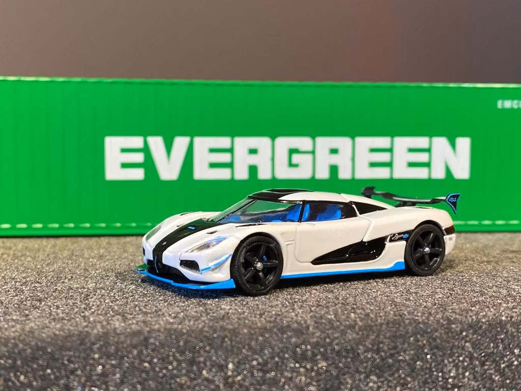 Skala 1/64 Exklusiv KOENIGSEGG AGERA RS, Vit från TARMAC works