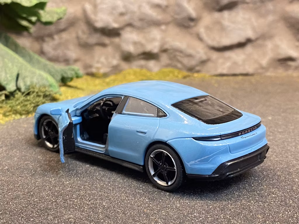Skala 1/36 Porsche Taycan Turbo S, Ljusblå från Nex models / Welly