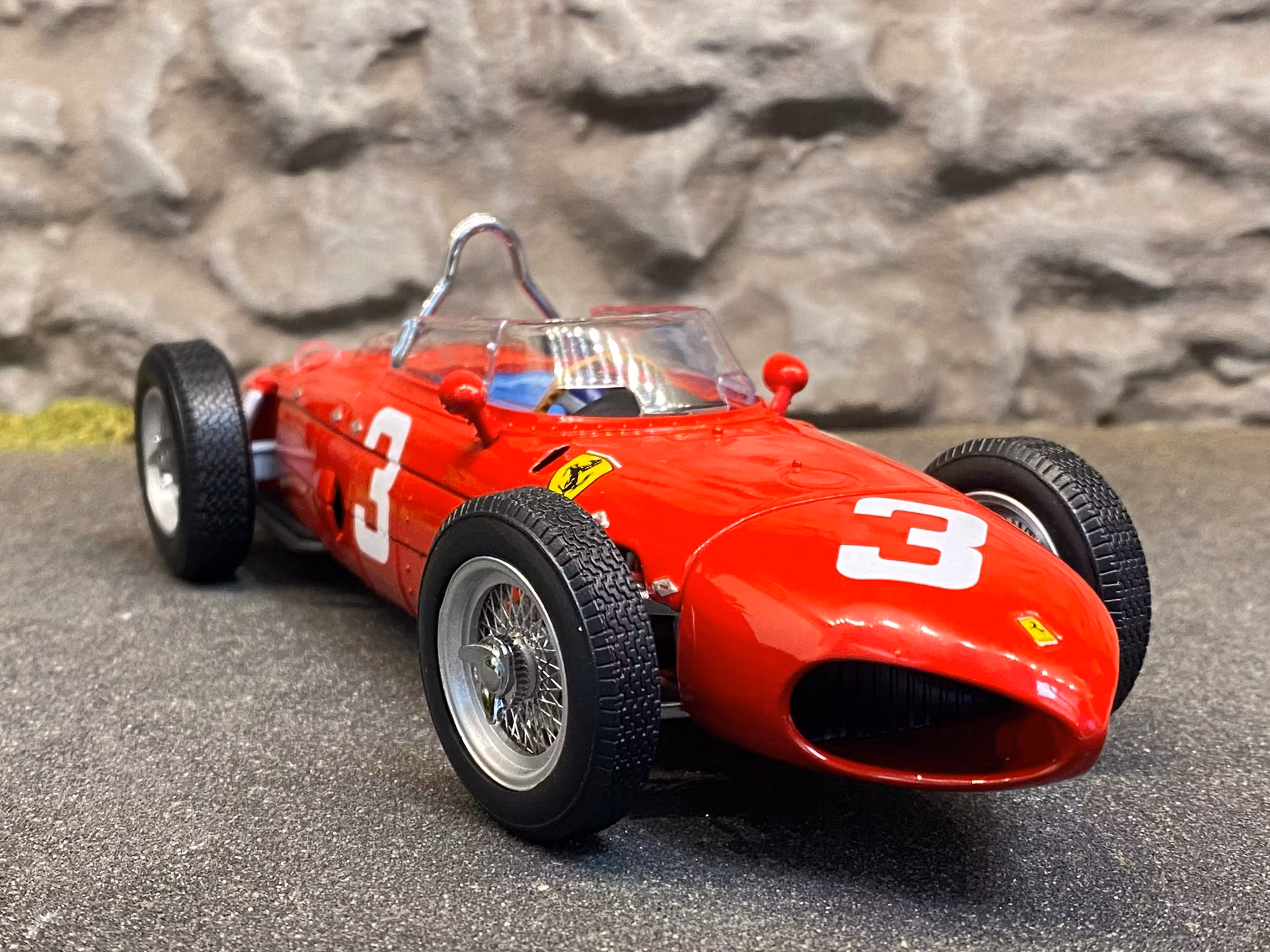 Skala 1/18 Ferrari Dino 156 Sharknose #3 F1 1961' fr CMR Classic Model Replicars