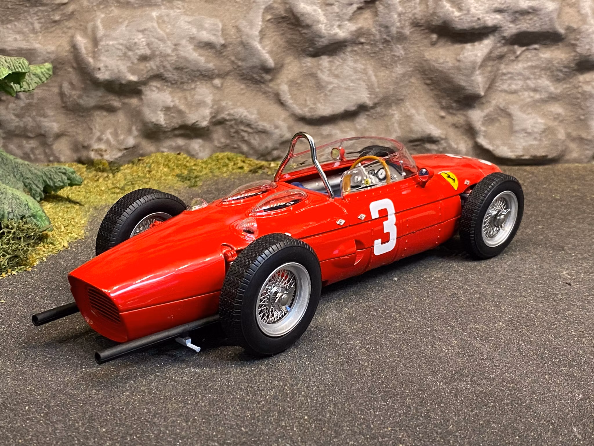 Skala 1/18 Ferrari Dino 156 Sharknose #3 F1 1961' fr CMR Classic Model Replicars