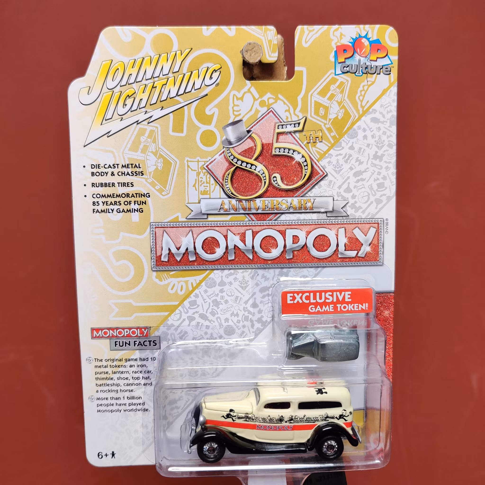 Skala 1/64 - Ford Panel Delivery 33 "MONOPOLY - POP Culture" från Johnny Lightning