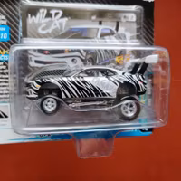 Skala 1/64 Chevy Camaro 2011 "Zingers! Street Freaks" fr Johnny Lightning