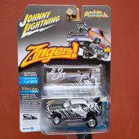 Skala 1/64 Chevy Camaro 2011 "Zingers! Street Freaks" fr Johnny Lightning