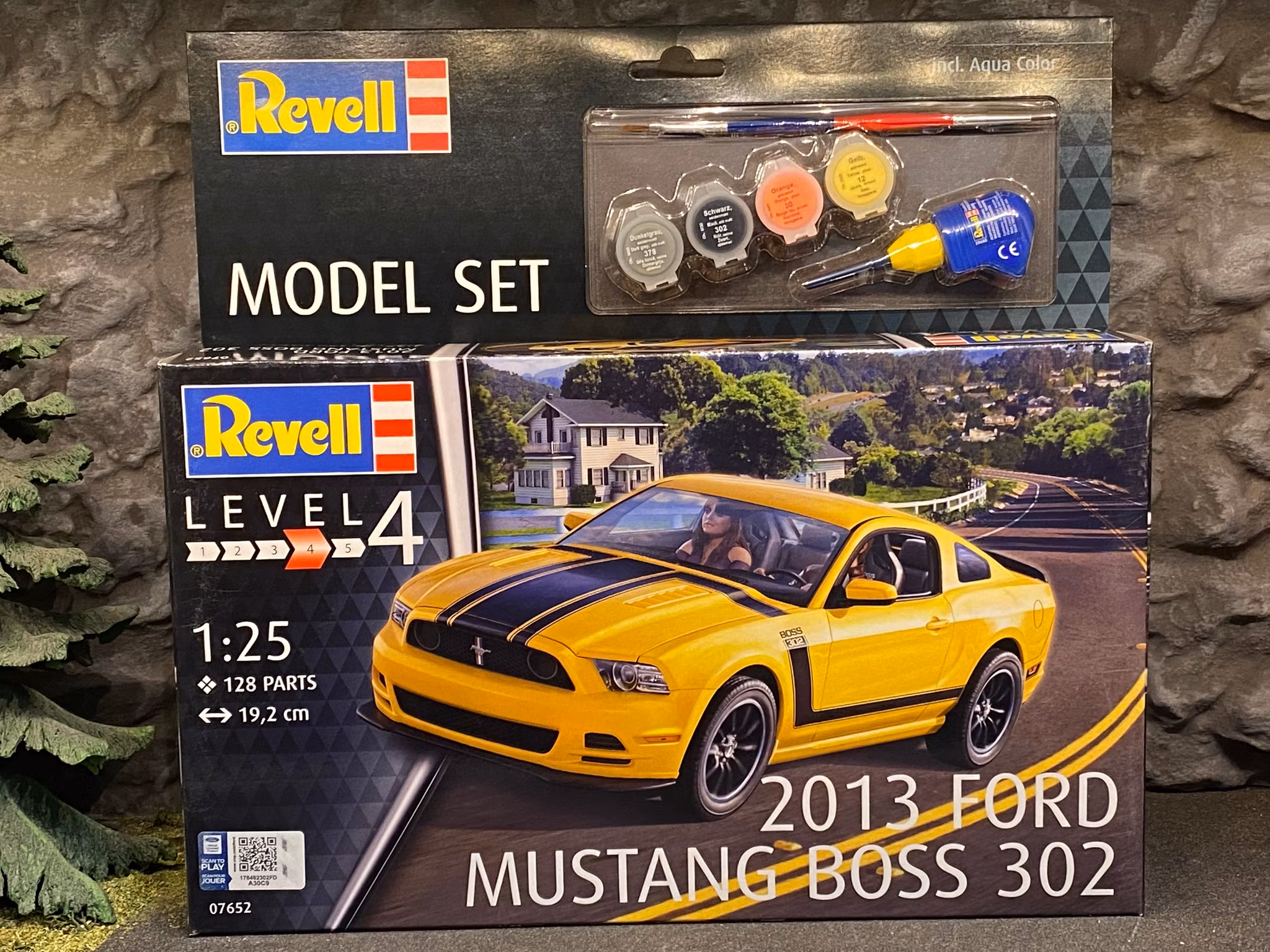Skala 1/24 Ford Mustang Boss 302 13', Byggmodell m pensel färg & lim fr Revell