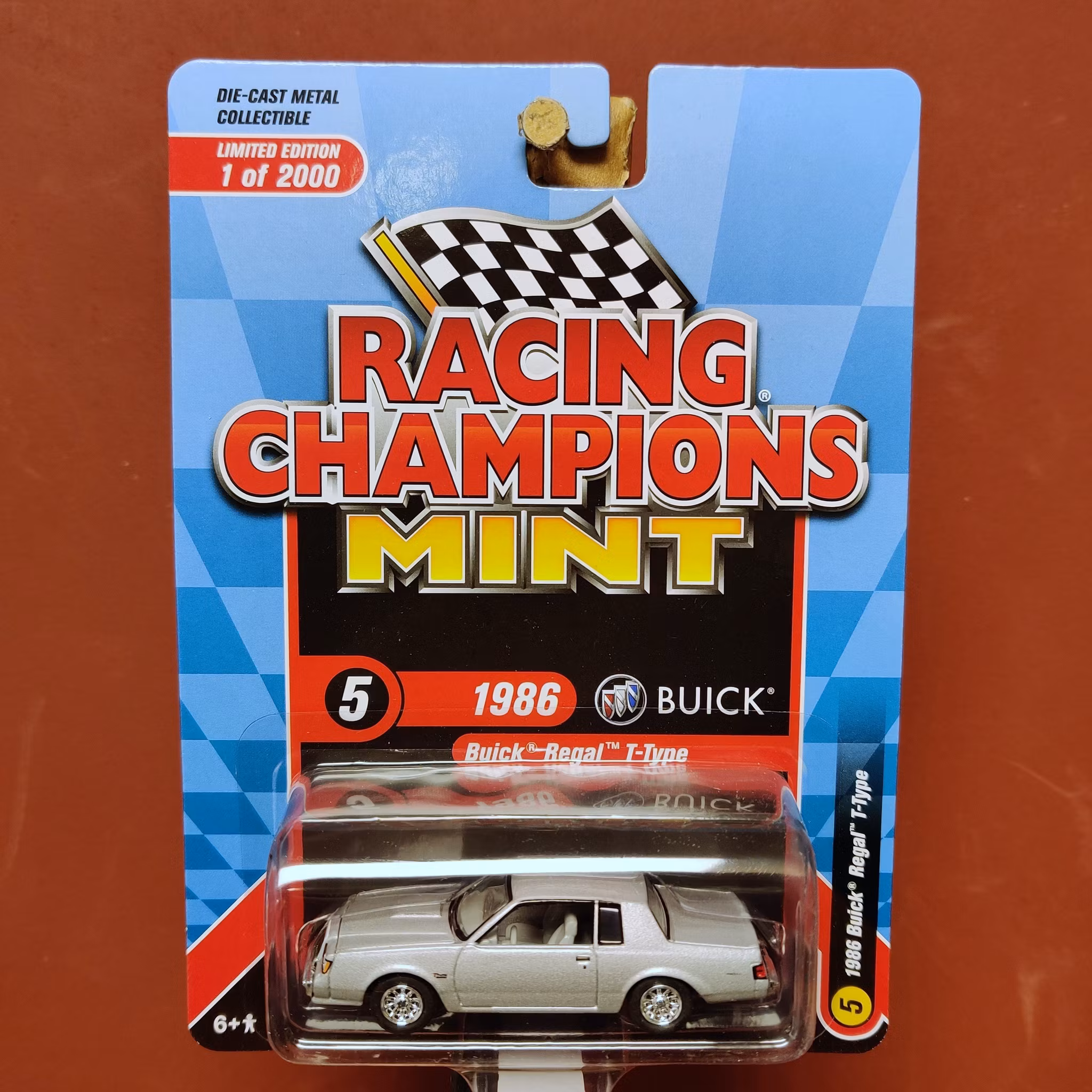 Skala 1/64 Buick Regal T-type 86' fr Racing Champions Mint