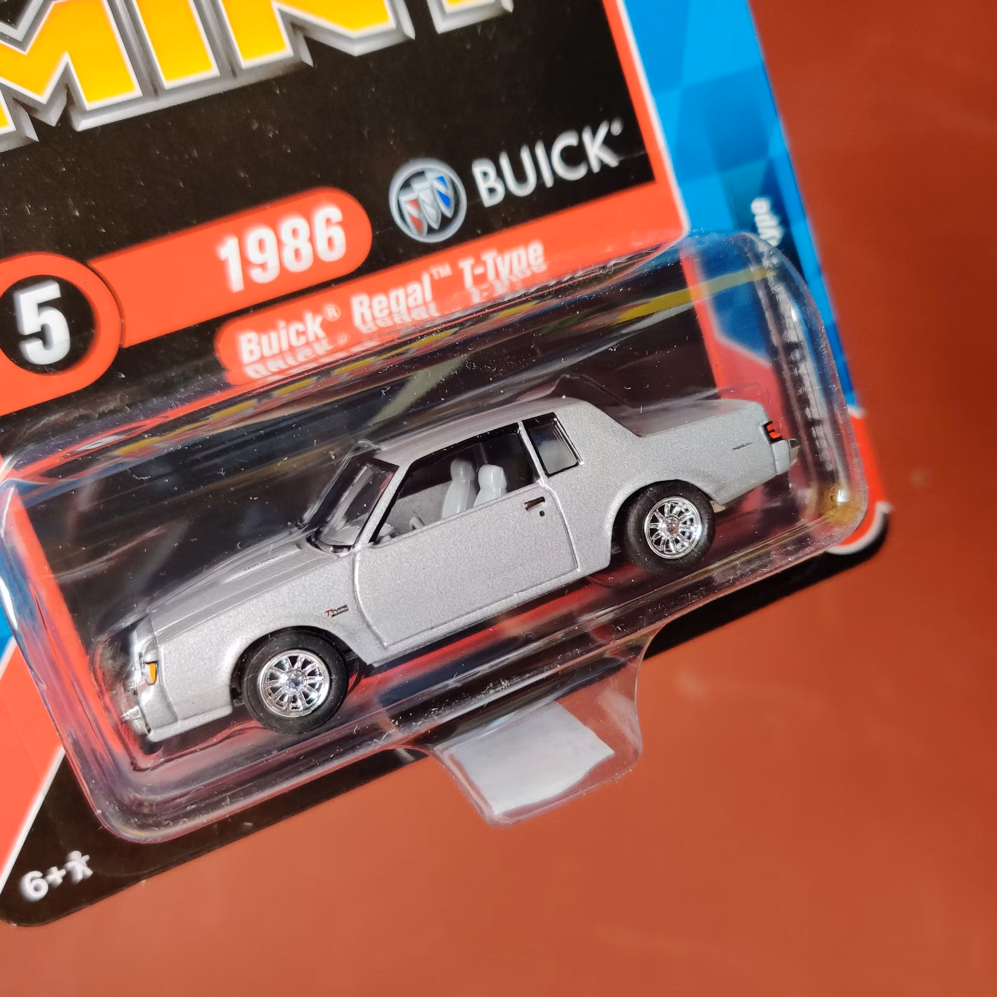 Skala 1/64 Buick Regal T-type 86' fr Racing Champions Mint