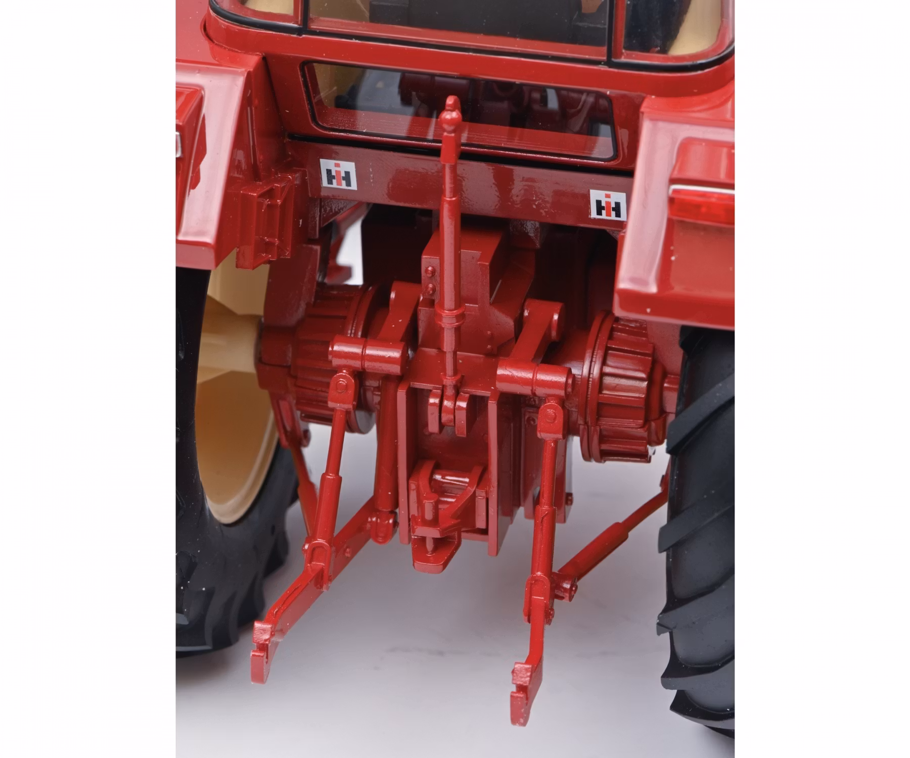 Scale 1/32 IHC International 1455 XL with double assembled wheels, Red from Schuco