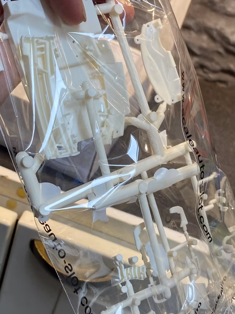 Skala 1/32 Scaleauto Byggsats av Analog Bil t Bilbana: AUDI LMS GT3 ADAC GT, kit with decals.