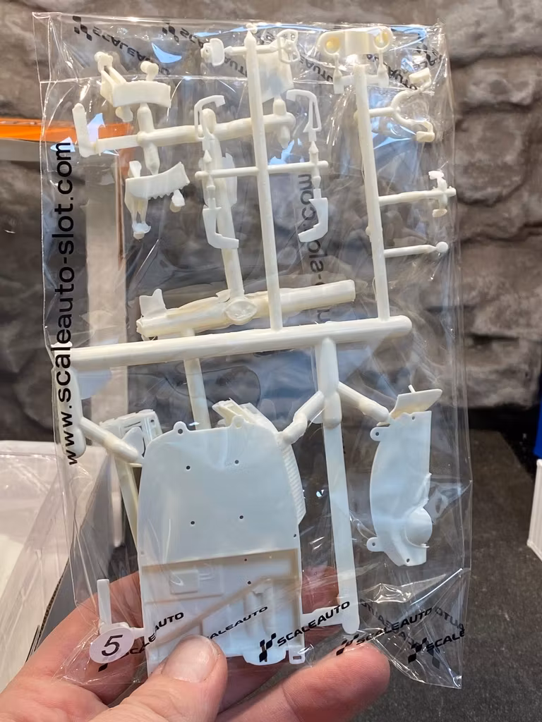 Skala 1/32 Scaleauto Byggsats av Analog Bil t Bilbana: AUDI LMS GT3 ADAC GT, kit with decals.