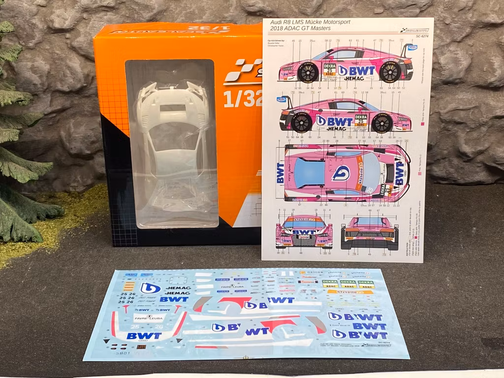 Skala 1/32 Scaleauto Byggsats av Analog Bil t Bilbana: AUDI LMS GT3 ADAC GT, kit with decals.
