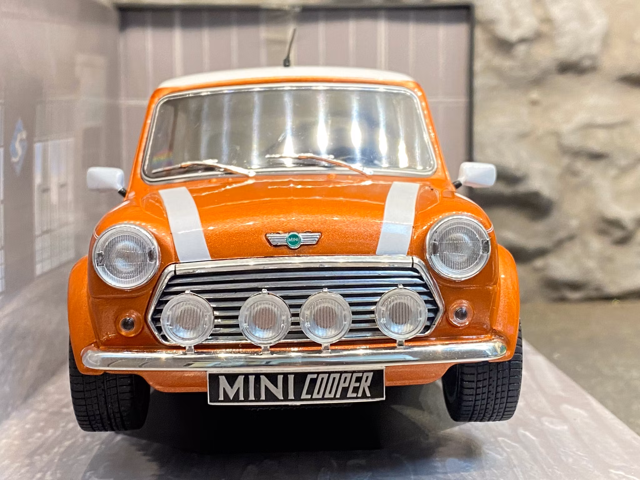 Skala 1/18 MINI COOPER SPORT – VOLCANO ORANGE – 1998, fr Solido