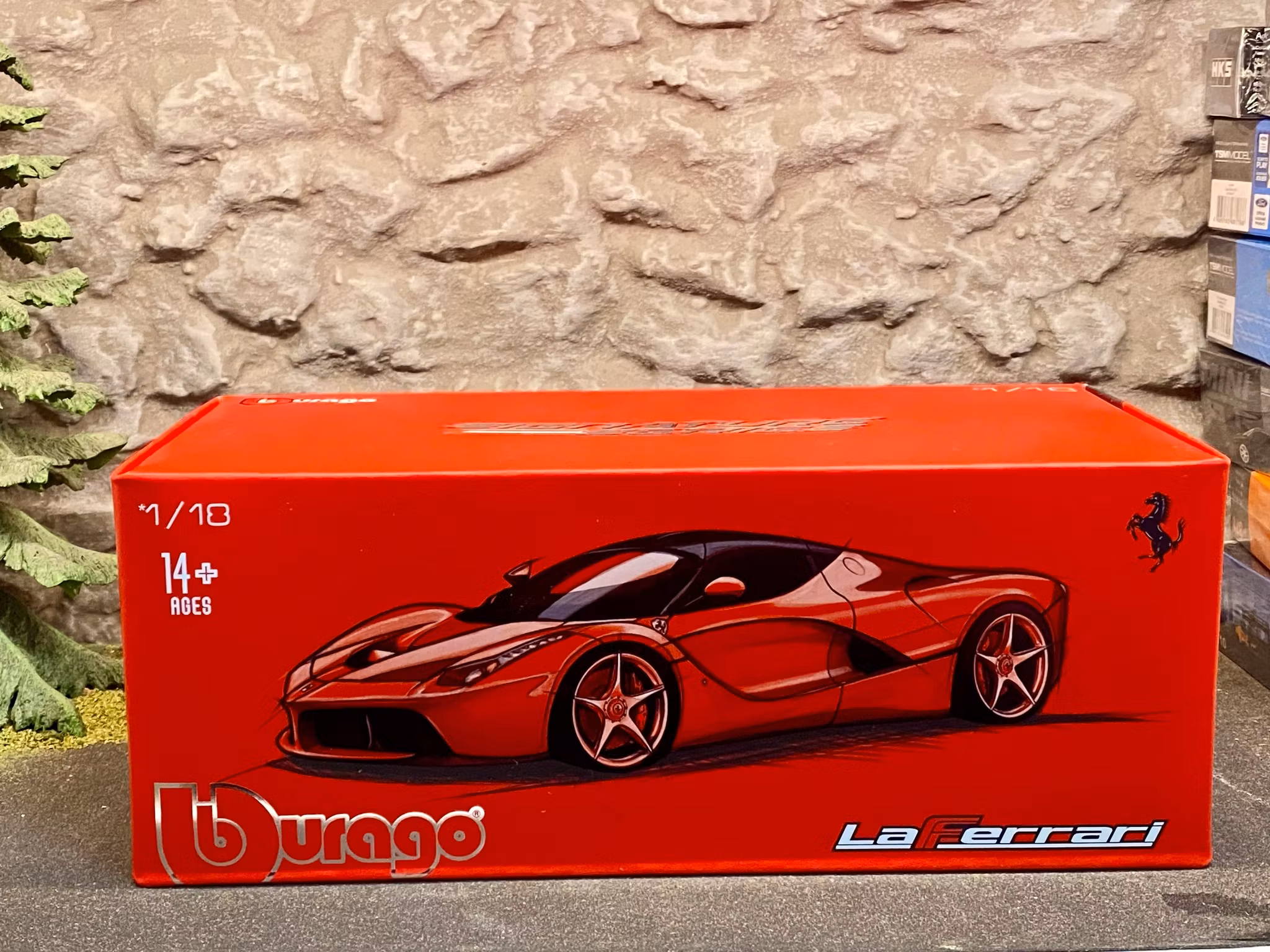Skala 1/18 2014 La Ferrari "Deluxe Signature Series", Matt svart från Bburago