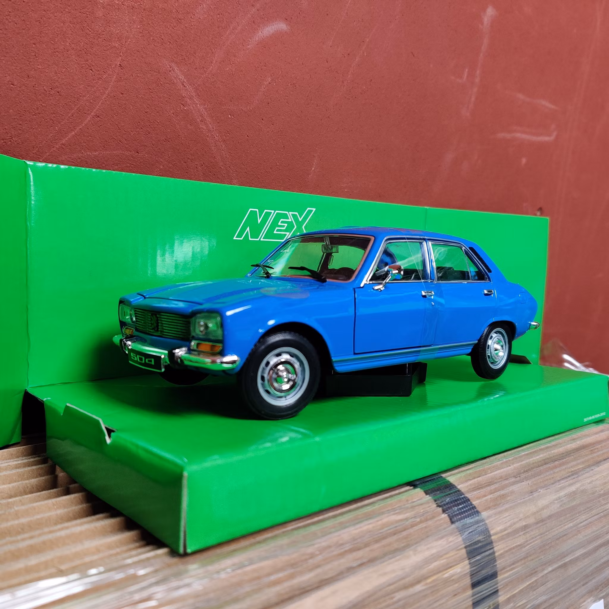 Scale 1/24: Peugeot 504 sedan 75, Blue, from Welly Nex Models