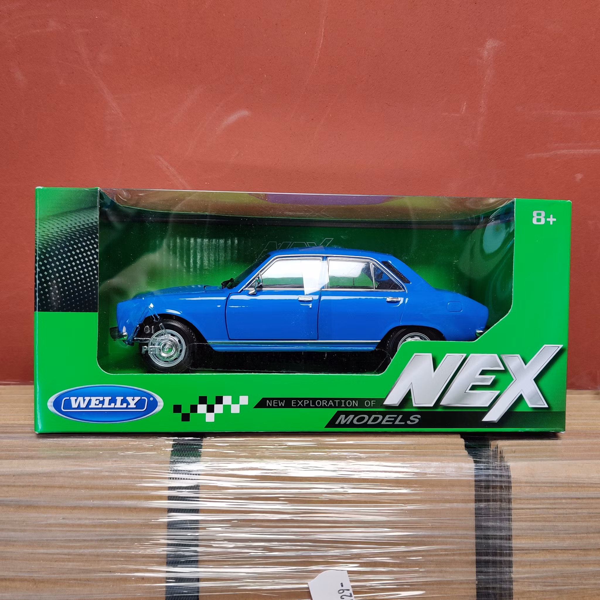 Scale 1/24: Peugeot 504 sedan 75, Blue, from Welly Nex Models