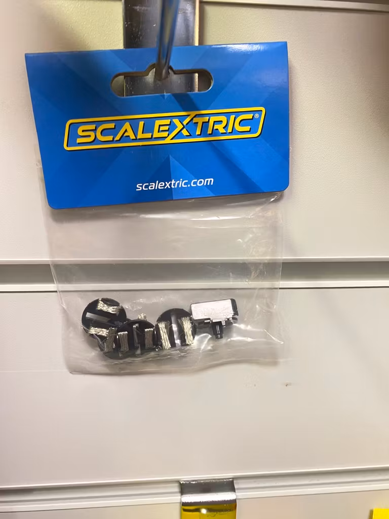 Skala 1/32 Tillbehör t Scalextricbilar f Bilbana: Guide blade/Braid plates 4-pack