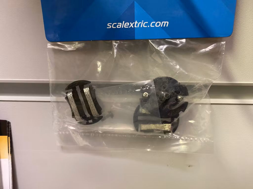 Skala 1/32 Tillbehör t Scalextricbilar f Bilbana: 1 Drift Guide blade/ 2 Braid plates + screw