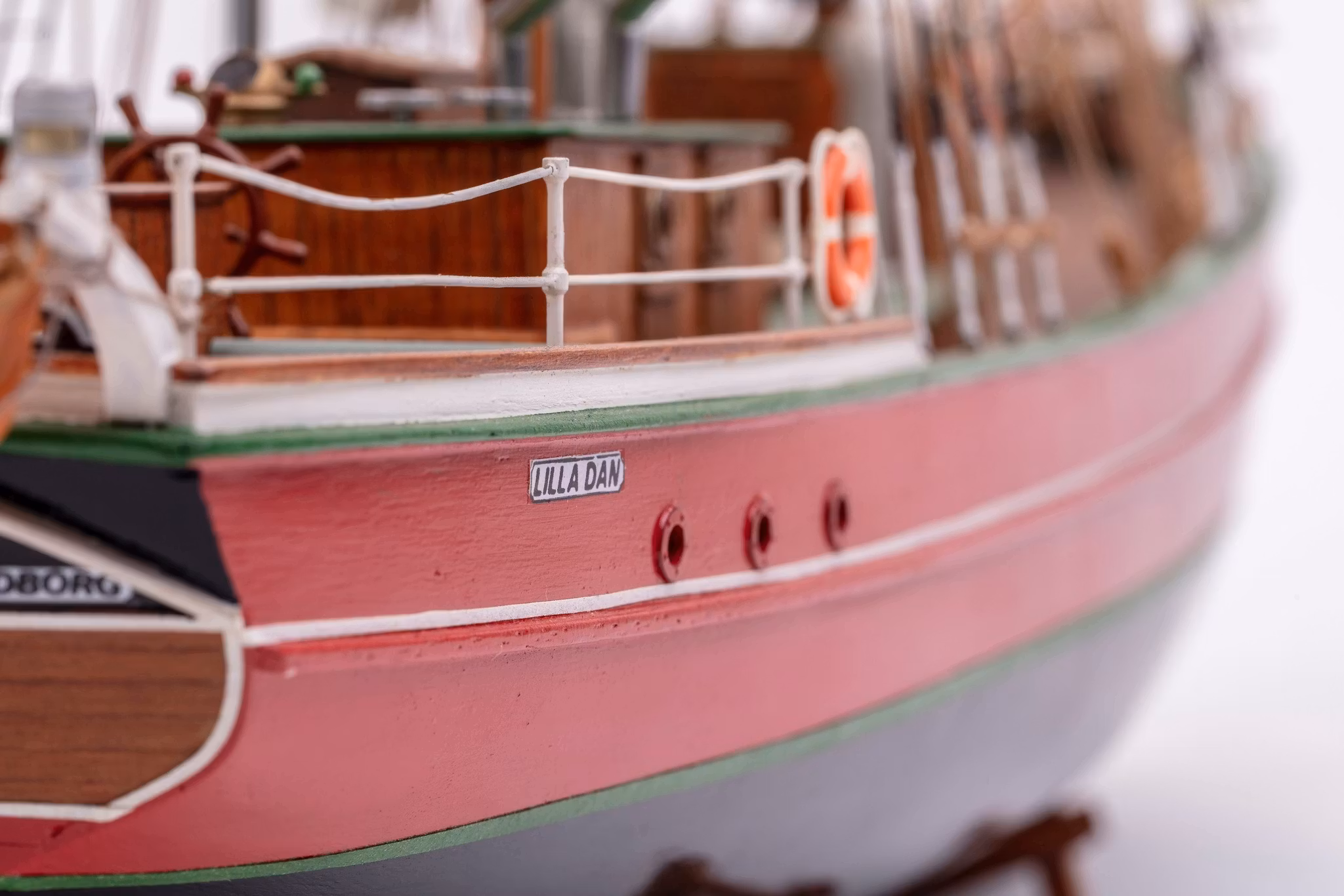 Skala 1/50 Byggmodell av BB578 Lilla Dan med Träskrov - från Billing Boats