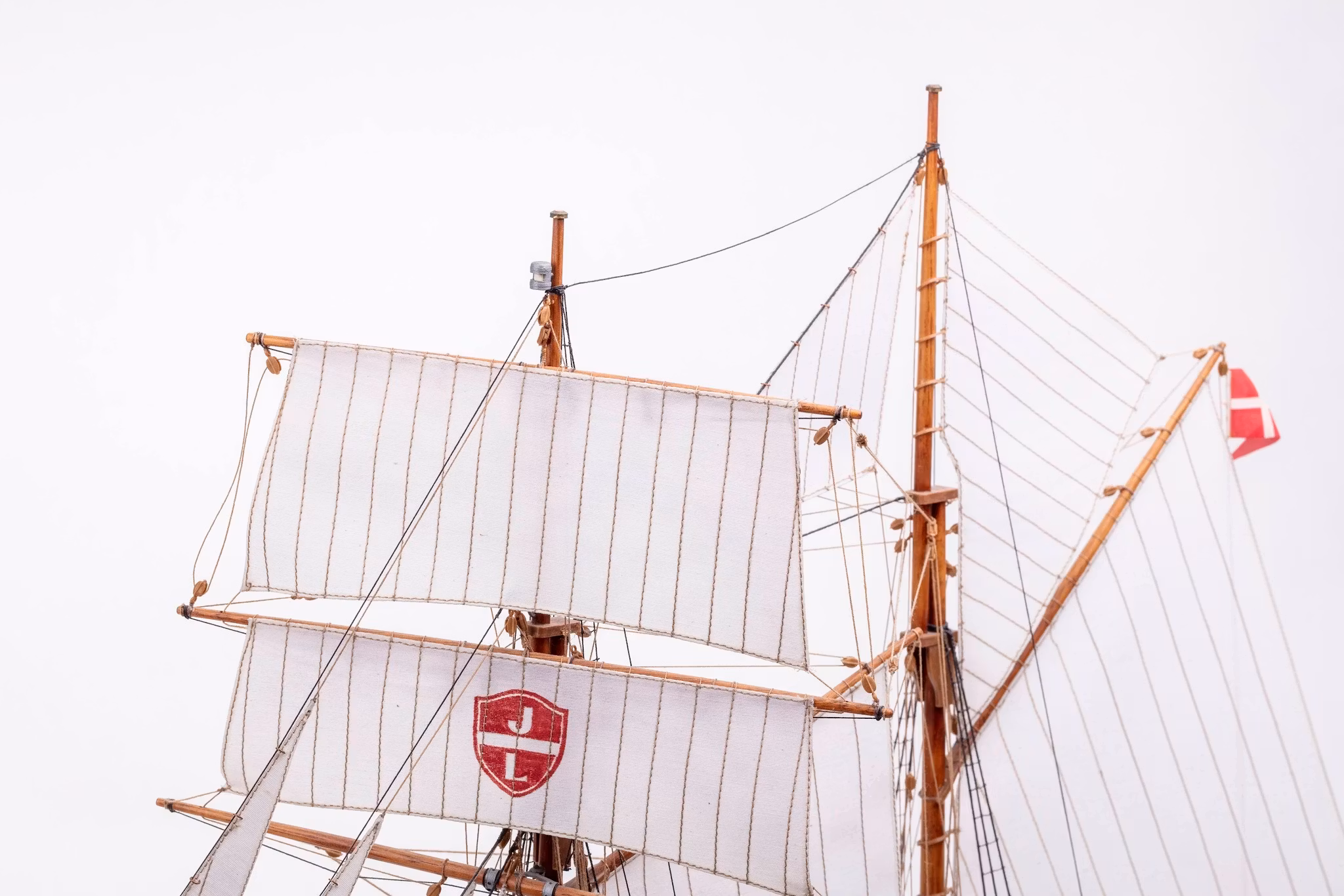 Skala 1/50 Byggmodell av BB578 Lilla Dan med Träskrov - från Billing Boats