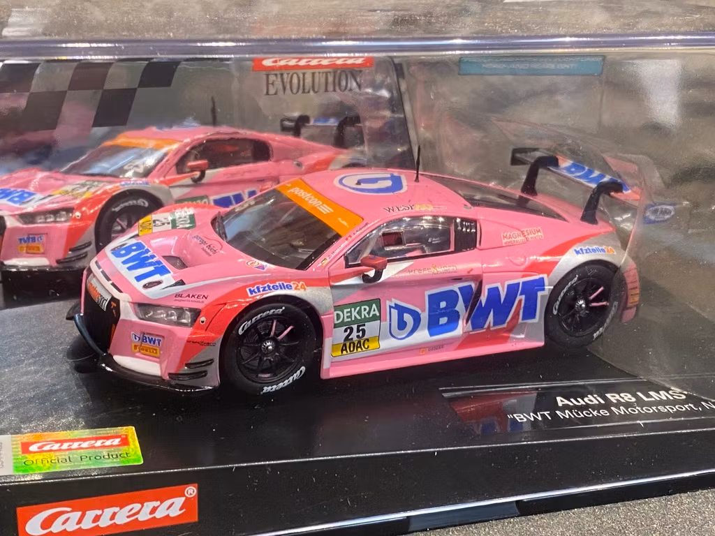 Skala 1/32 Analog bil till bilbana fr Carrera: Audi R8 LMS BWT Mücke Motorsport #25