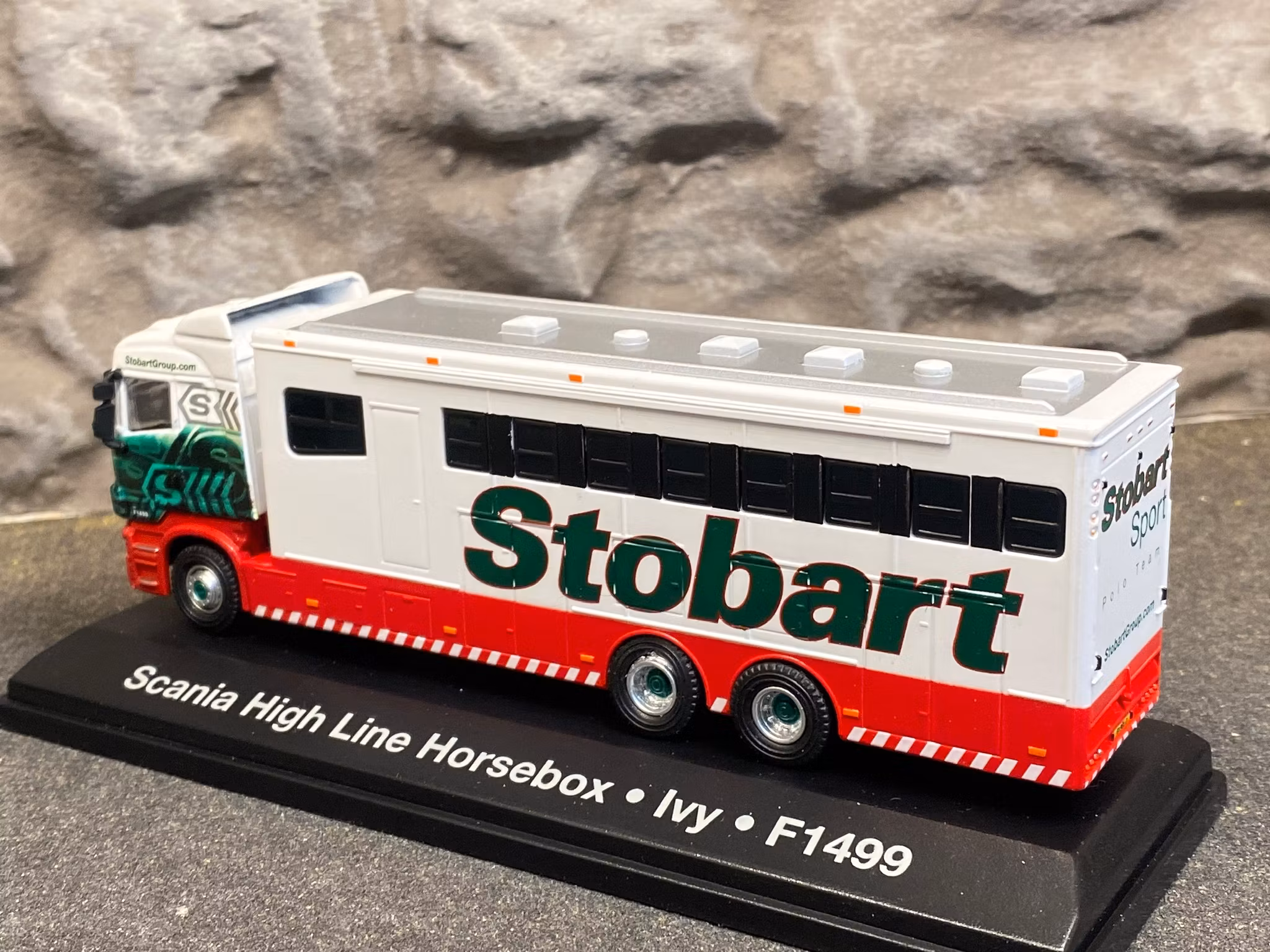 Skala 1/76 Scania High Line Horsebox fr Atlas