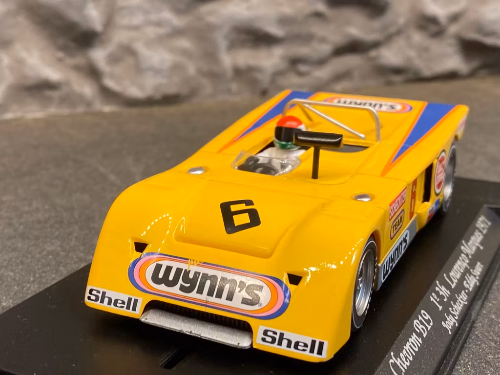 Skala 1/32 Analog GB track slotcar/ Bil t Bilbana: Chevron B19 1st Lourenco Marques 71'
