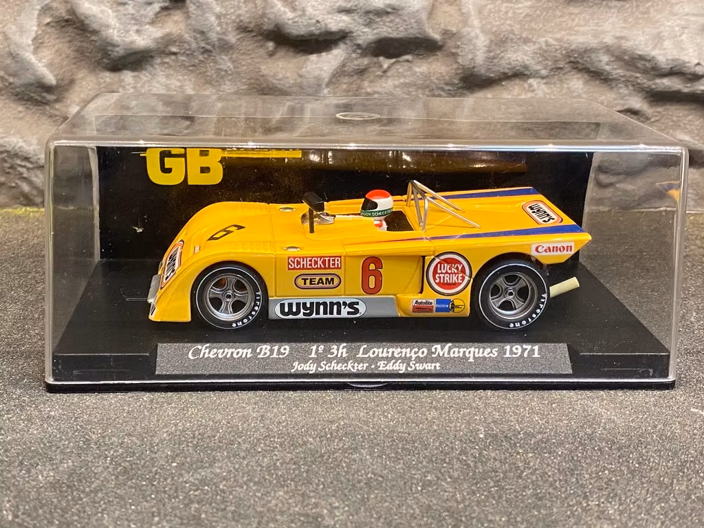 Skala 1/32 Analog GB track slotcar/ Bil t Bilbana: Chevron B19 1st Lourenco Marques 71'