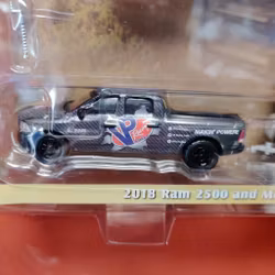 Skala 1/64 RAM 2500 19' & Merchandise Trailer GreenLight Hitch & Tow