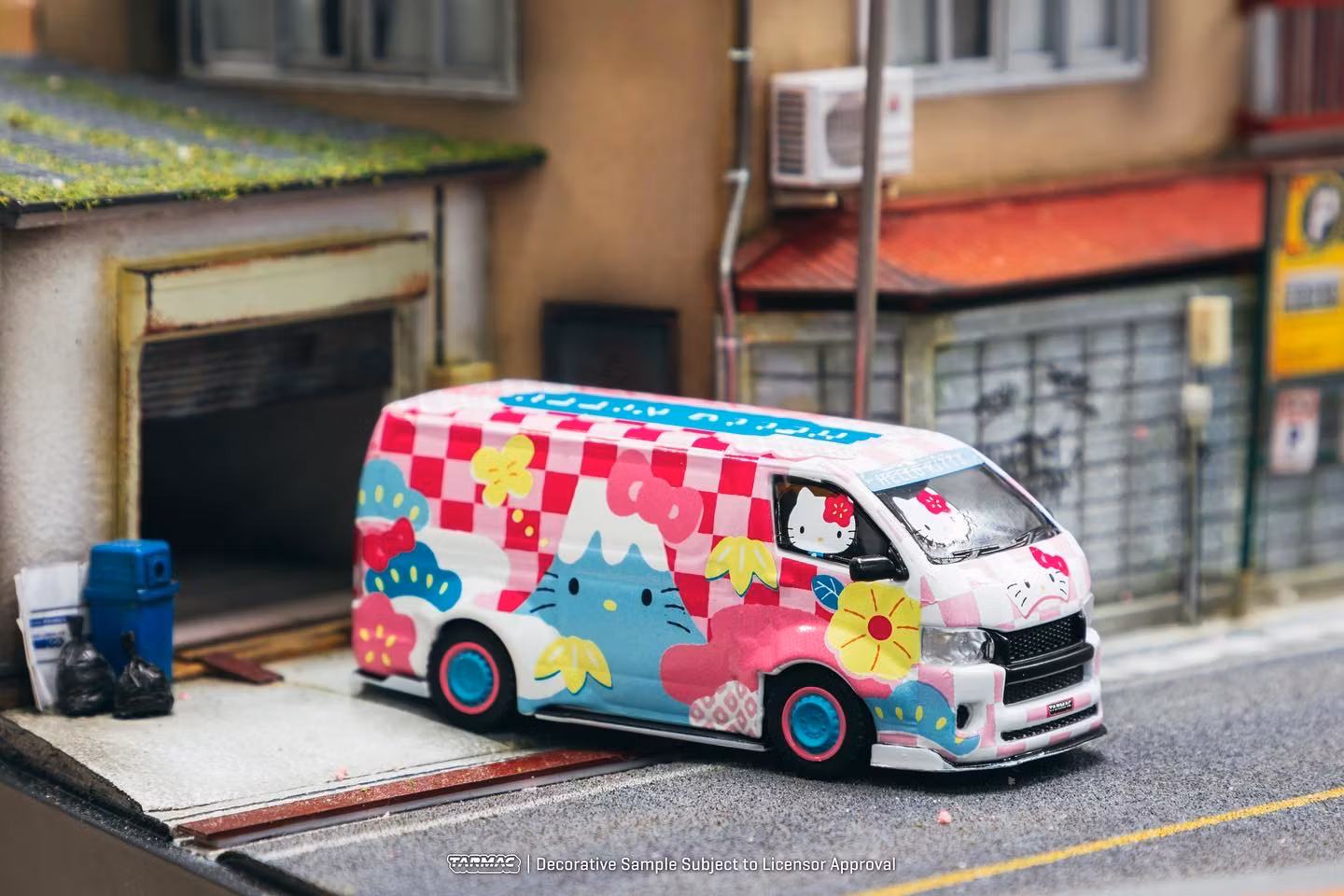 Skala 1/64 Toyota Hiace Widebody - Hello Kitty Capsule Summer Festival fr Inno64