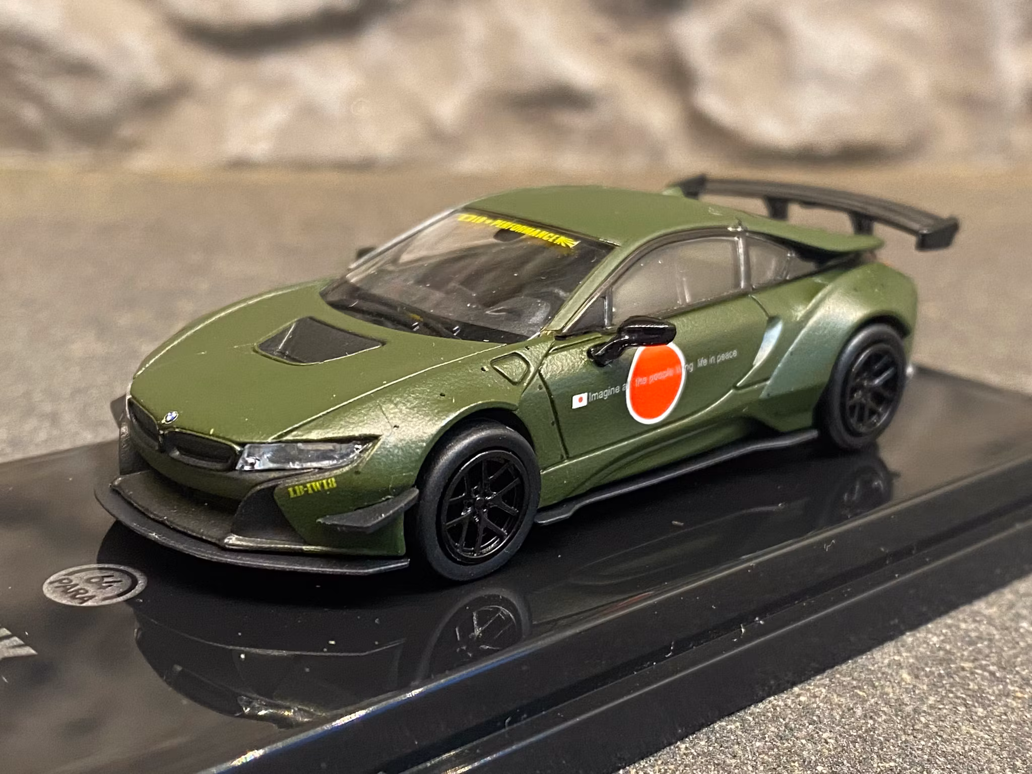 Skala 1/64 BMW i8 Coupe ZERO LBWK fr Para64