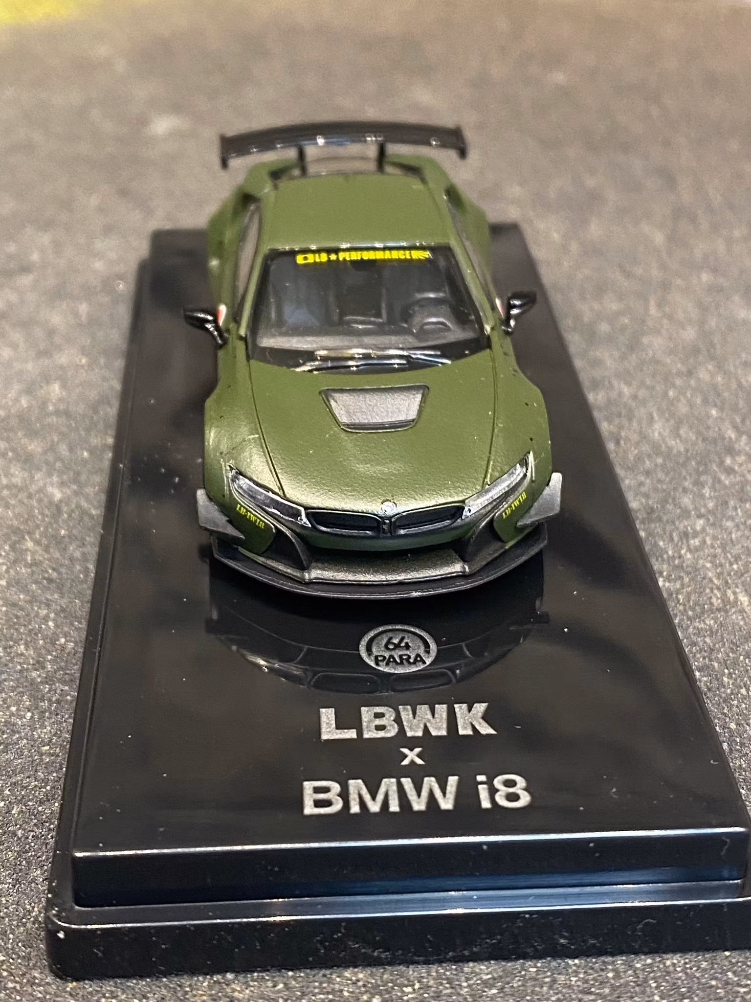 Skala 1/64 BMW i8 Coupe ZERO LBWK fr Para64