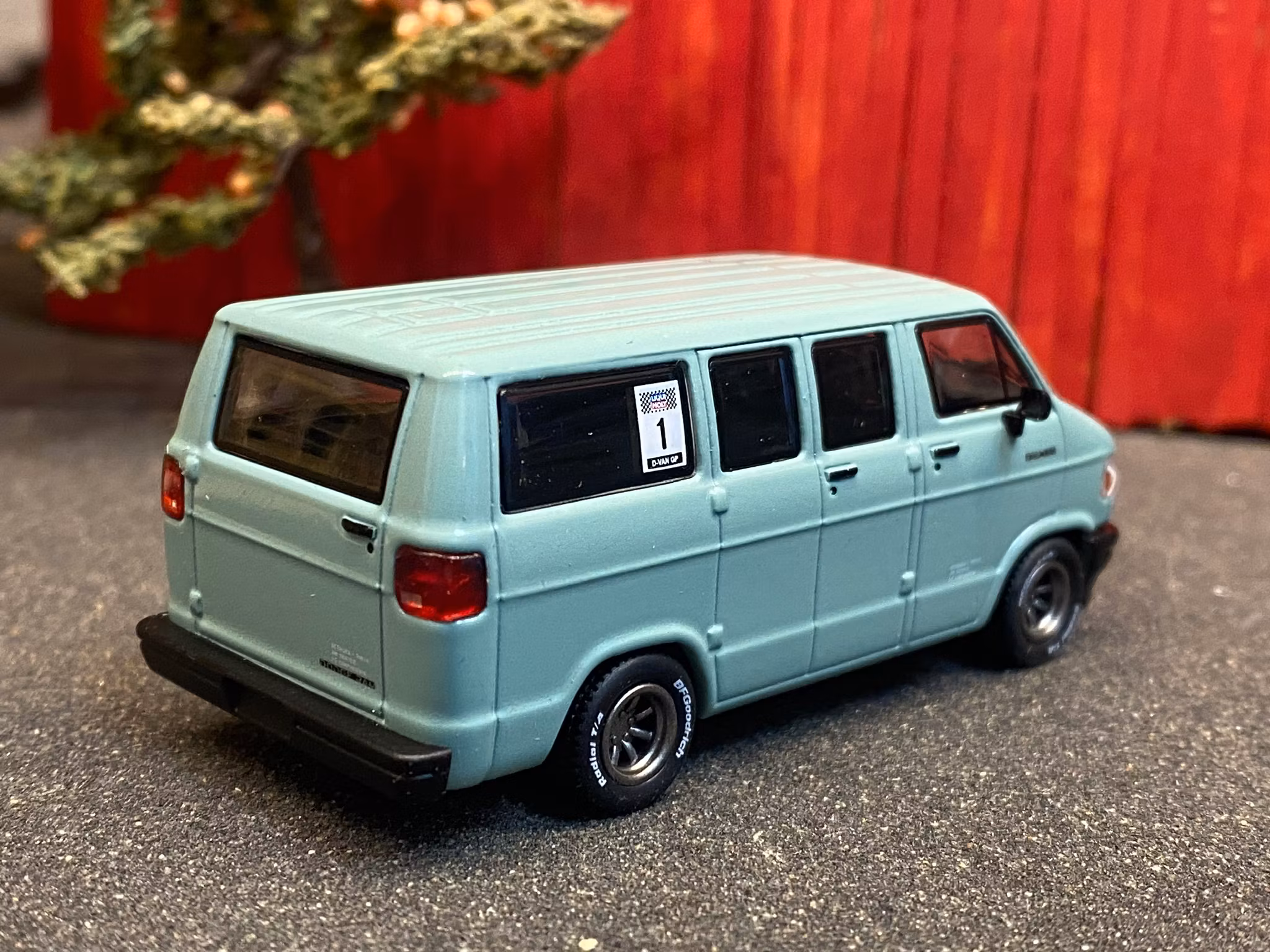 Skala 1/64 Dodge Van, Light green fr TARMAC Works - Global64