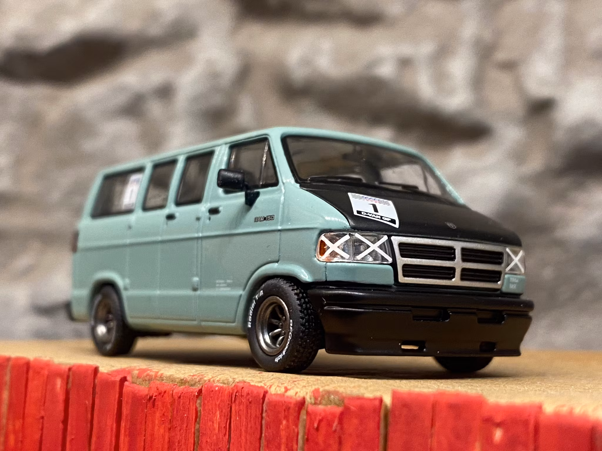 Skala 1/64 Dodge Van, Light green fr TARMAC Works - Global64