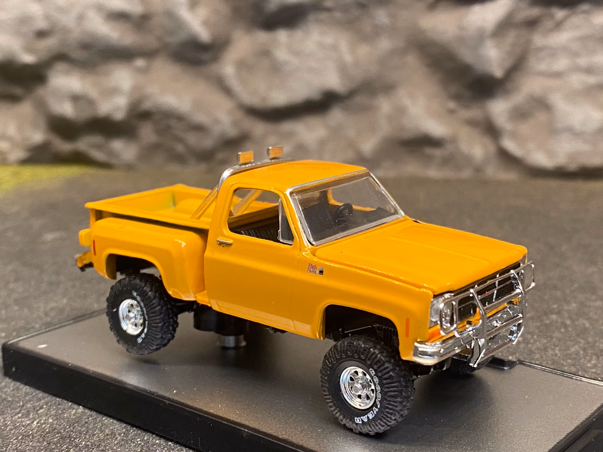 Skala 1/64 GMC High Sierra 15 4X4 76', Square Body Truck fr M2 Machines, Lim.Ed 9600 ex