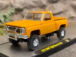 Skala 1/64 GMC High Sierra 15 4X4 76', Square Body Truck fr M2 Machines, Lim.Ed 9600 ex